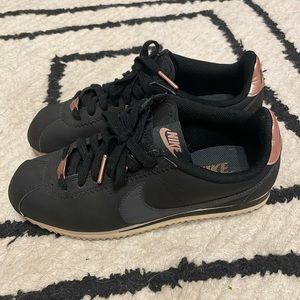 Women’s Nike Classic 72 Cortez Black & Rose Gold